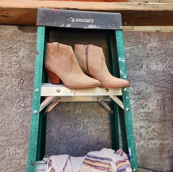 Frye -‎ Reina Leather Bootie, Ash - Picture 7 of 13